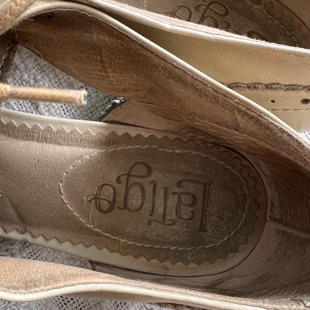 Anthropologie Womens Lace up with Cut out design Shoes. Brand Latigo - Picture 5 of 6